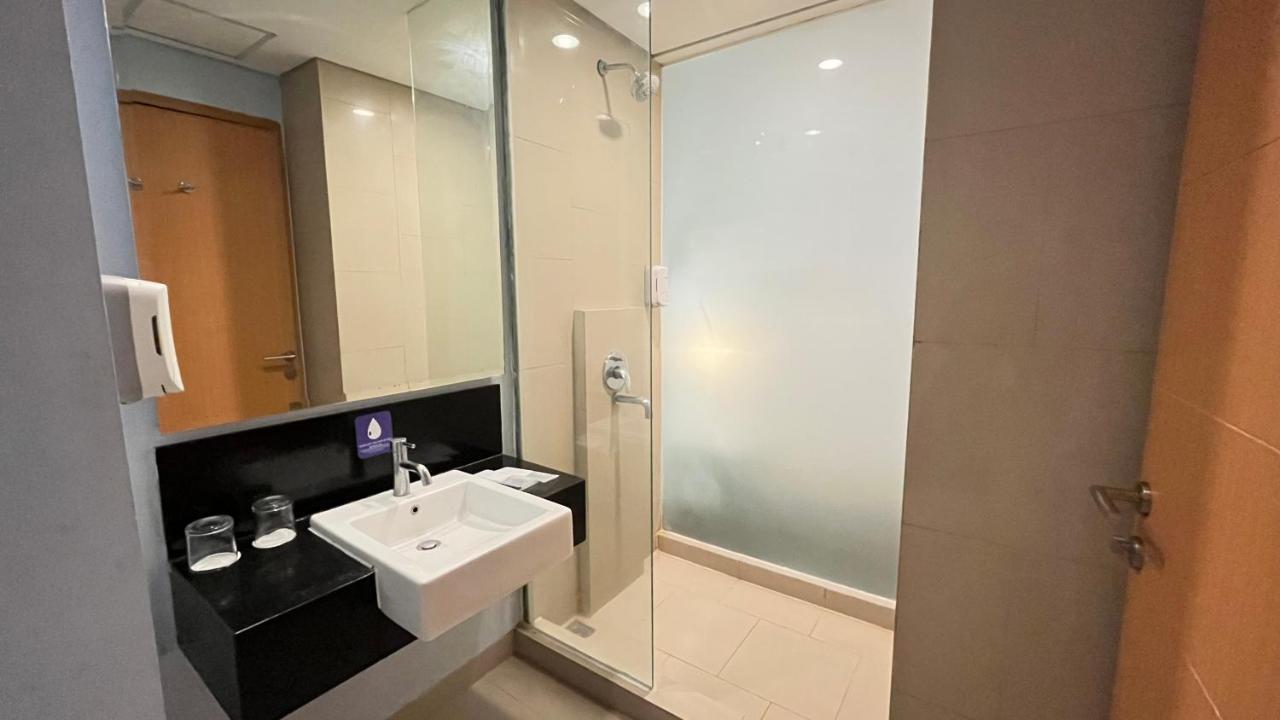 Cicadas Luminor Hotel Metro Indah - Bandung By Wh מראה חיצוני תמונה