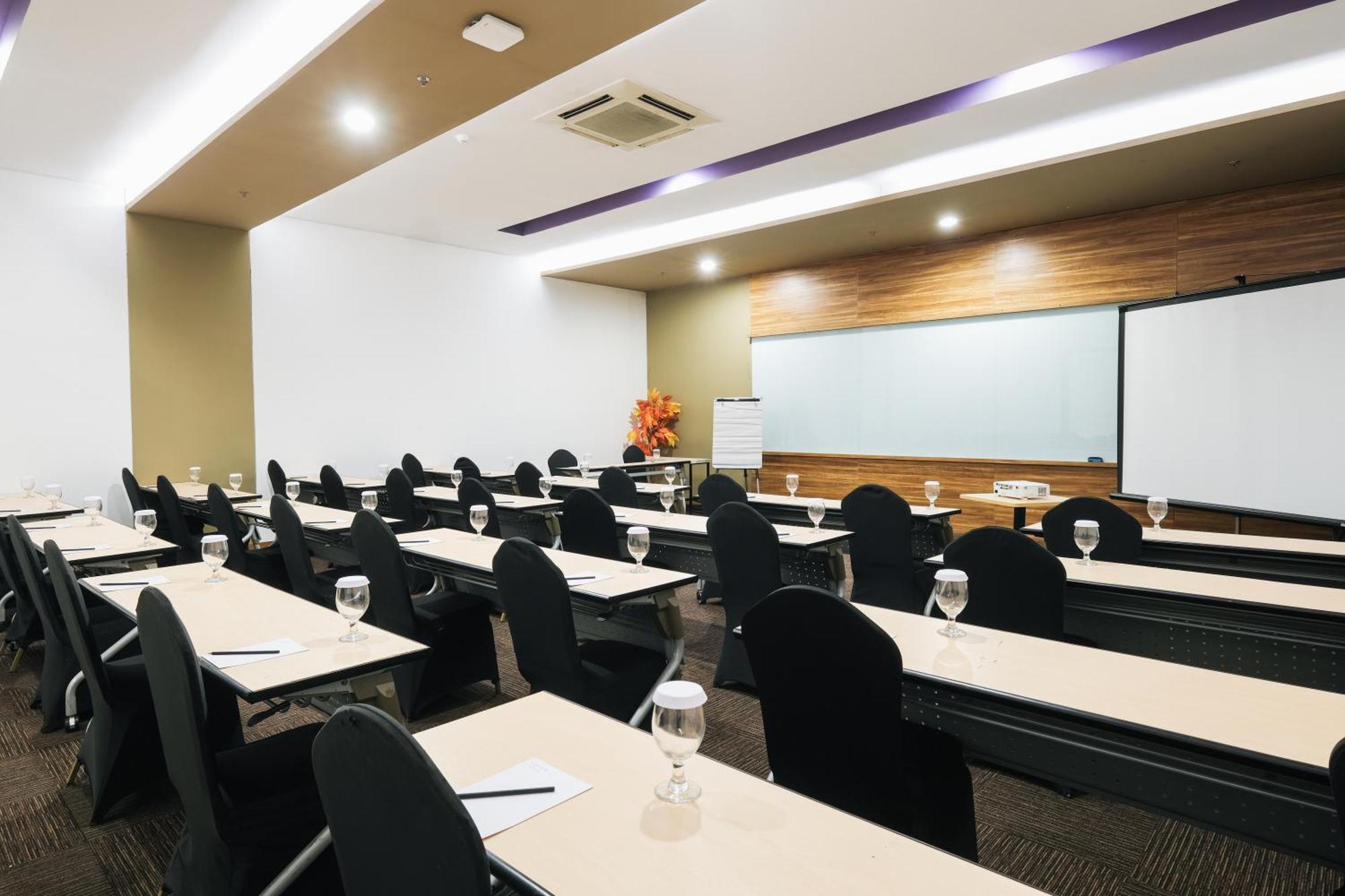 Cicadas Luminor Hotel Metro Indah - Bandung By Wh מראה חיצוני תמונה