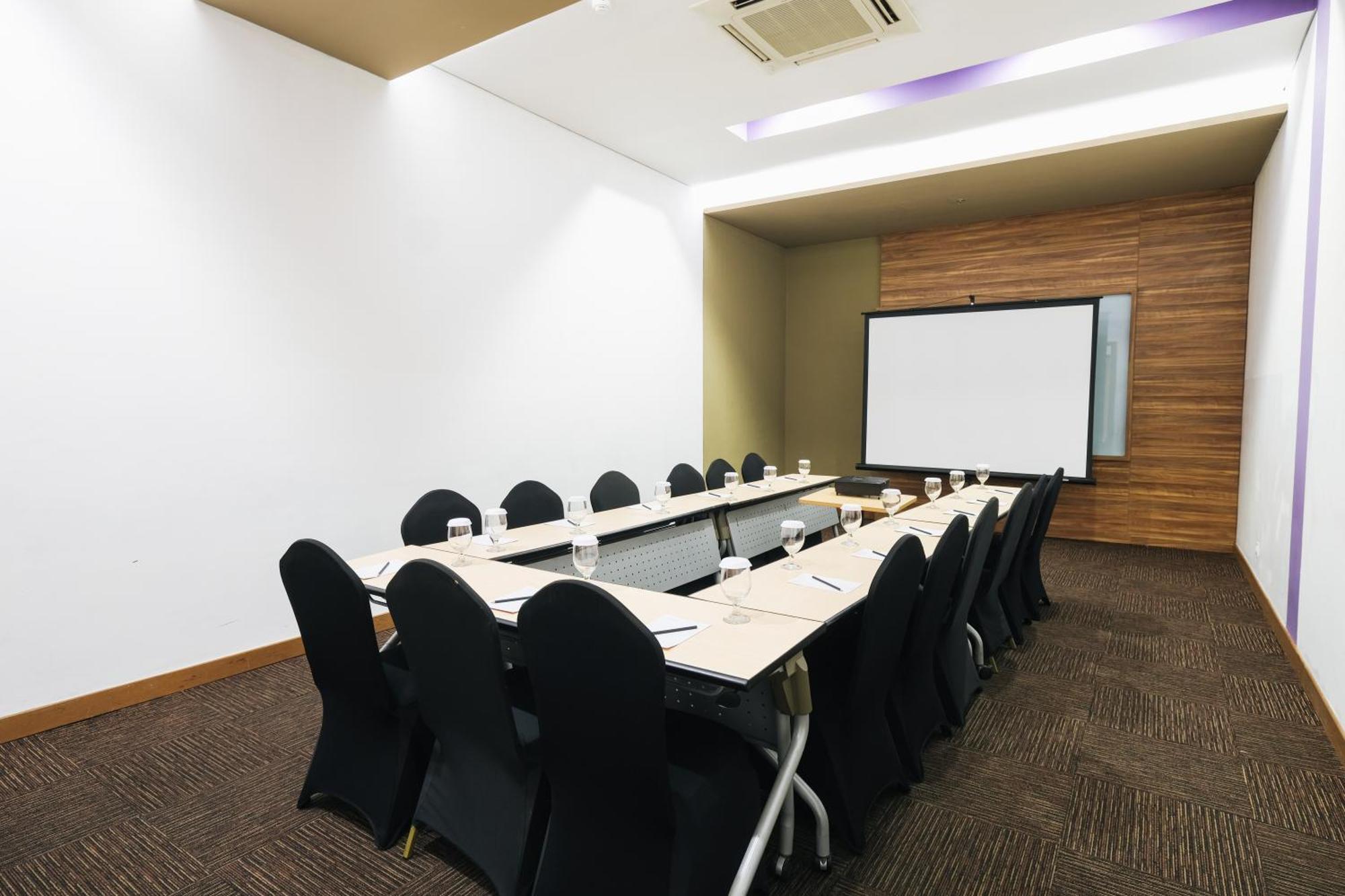 Cicadas Luminor Hotel Metro Indah - Bandung By Wh מראה חיצוני תמונה