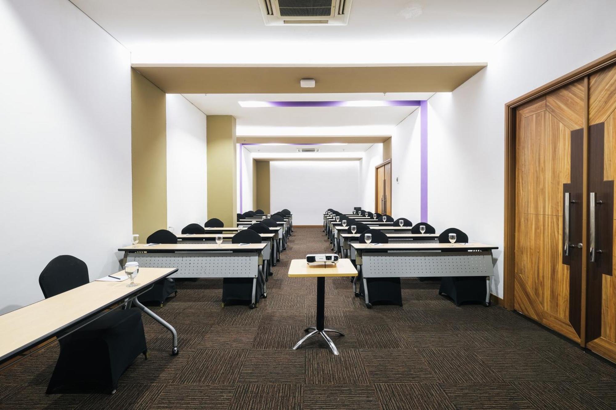 Cicadas Luminor Hotel Metro Indah - Bandung By Wh מראה חיצוני תמונה